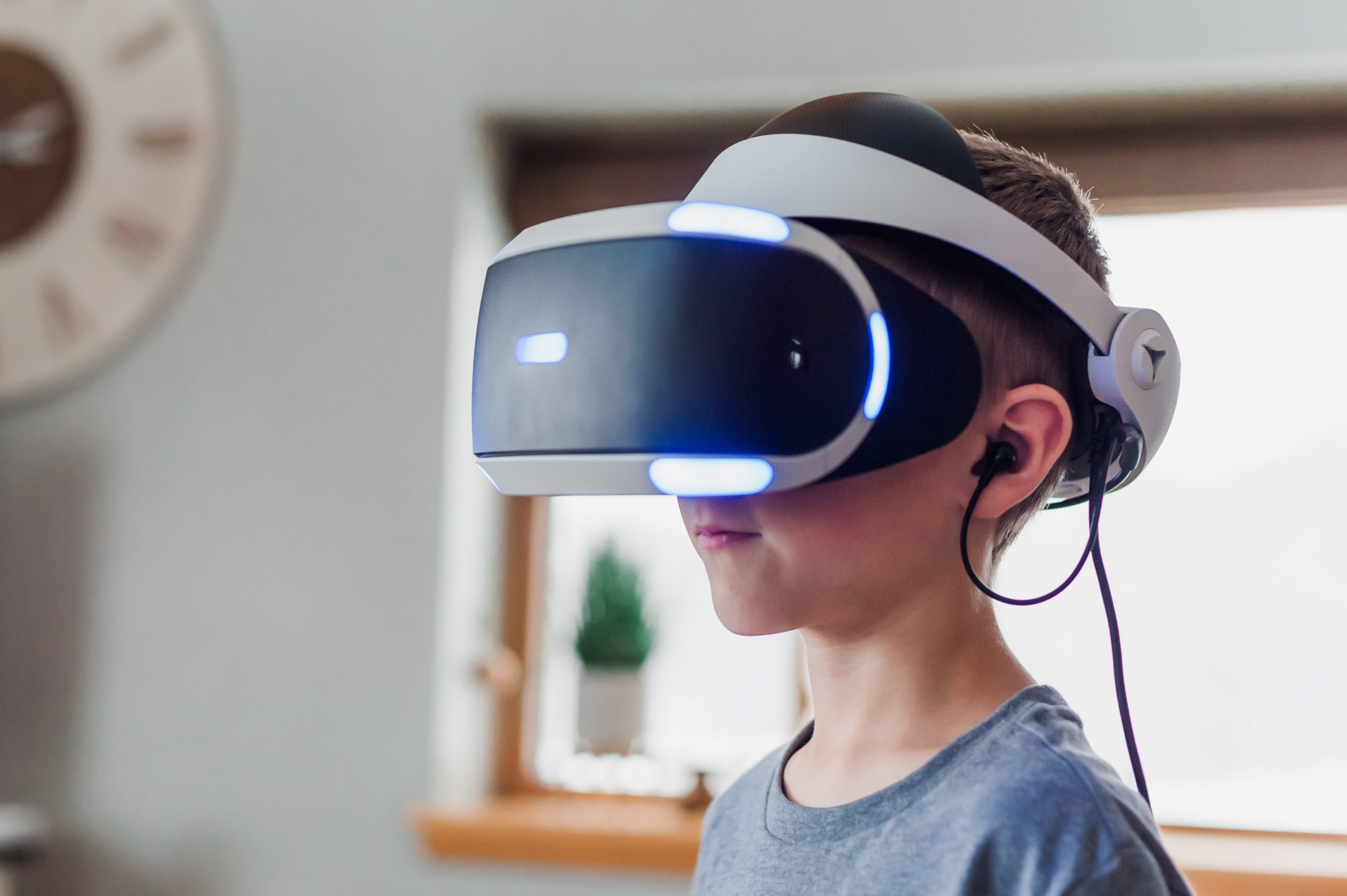 How Virtual Reality Tricks Your Brain